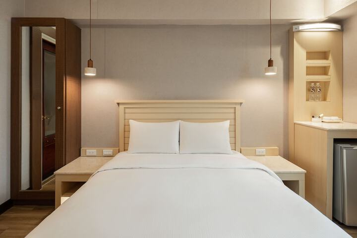 Room 28 of 75