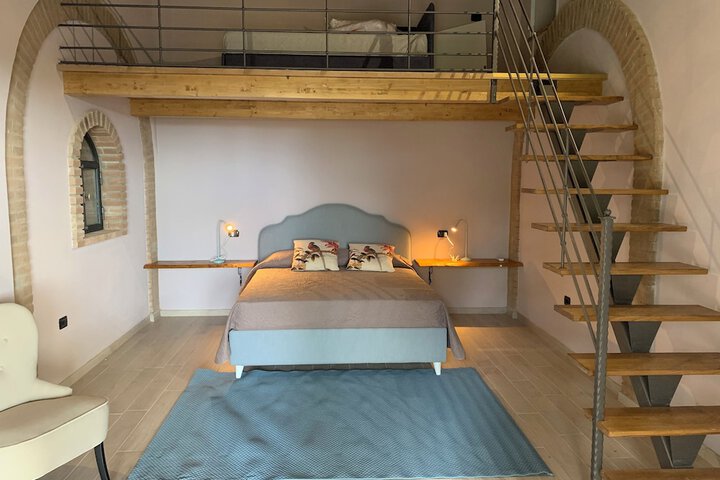 Room 7 of 80