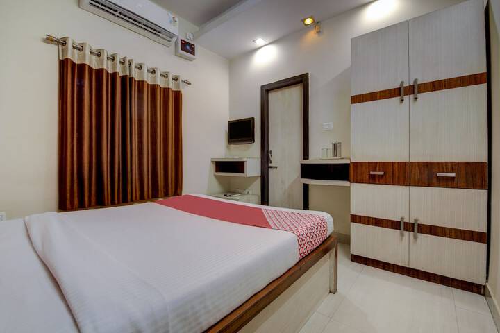 Room 5 of 8