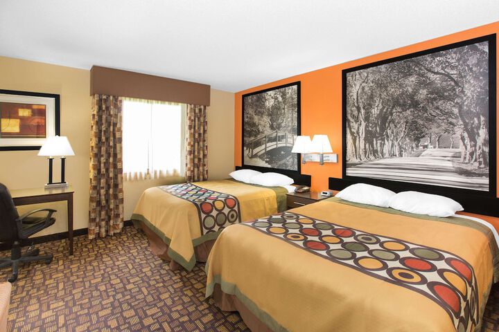 1 Queen Bed (11 of 14)