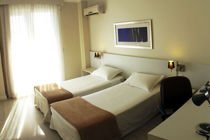 Room 12 of 35