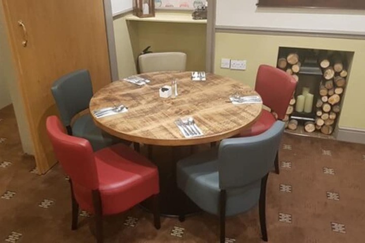 Dining 19 of 41