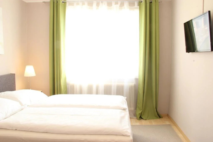 Room 5 of 12