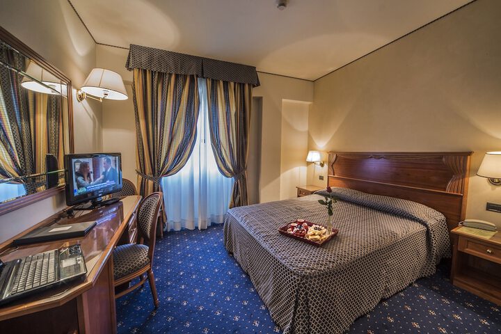 Room 11 of 22