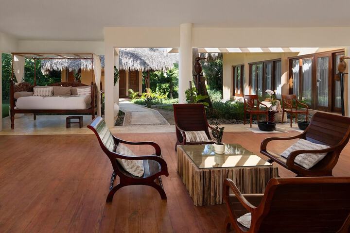Entrance & Lobby