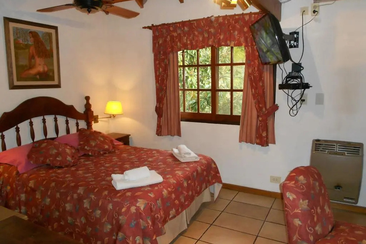 Room 4 of 16