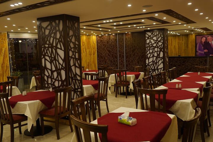 Dining 5 of 8