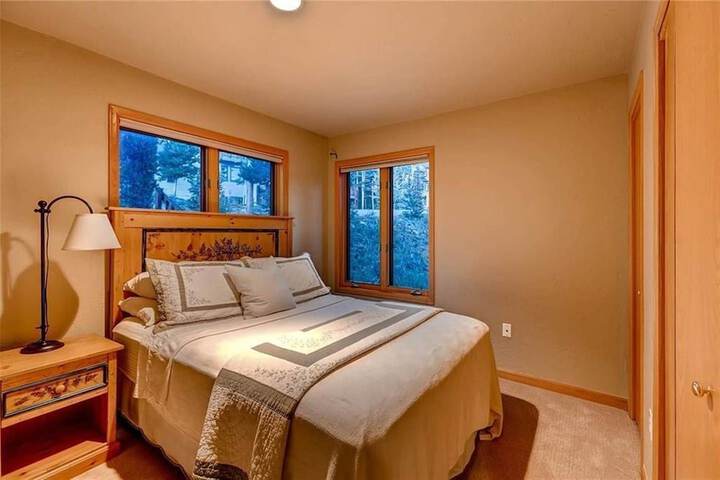 Room 2 of 18