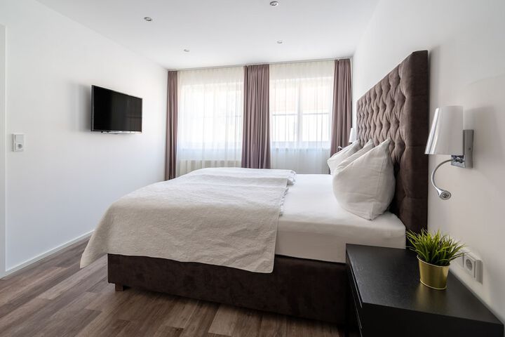 Room 16 of 108