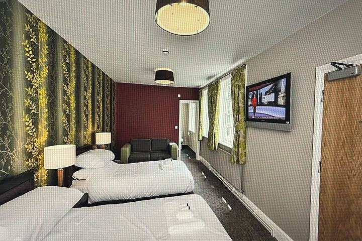 Room 8 of 42