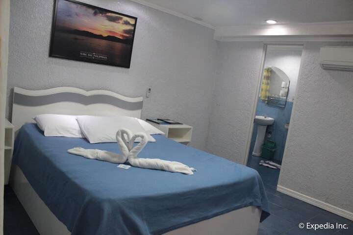 Room 8 of 83