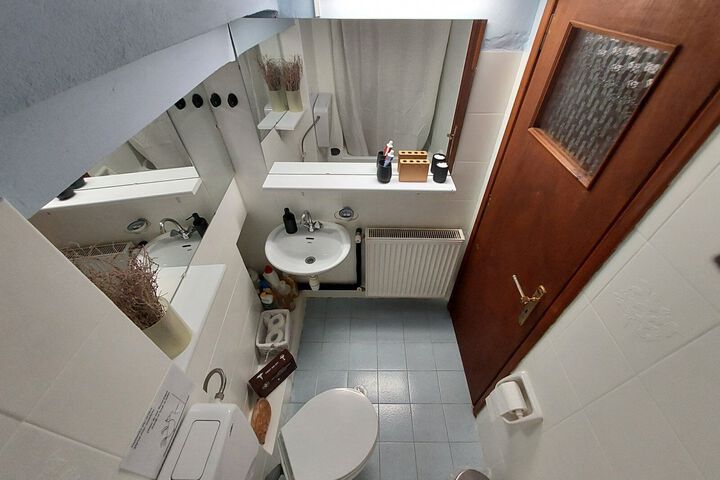 Room 2 of 9