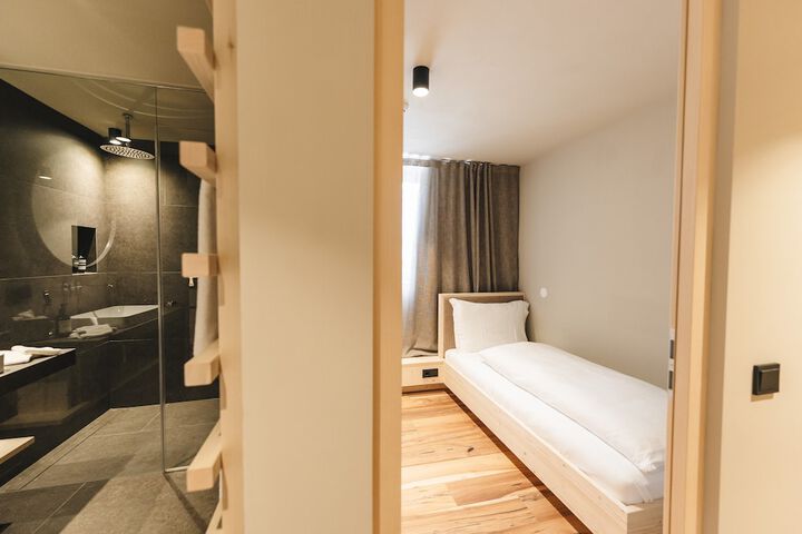 Room 12 of 43