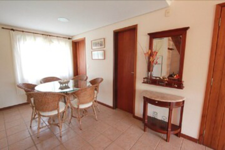 Room 5 of 10