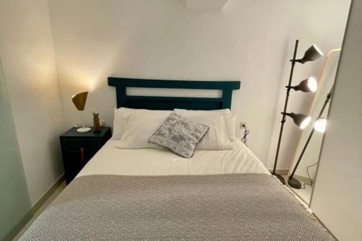 Room 5 of 12