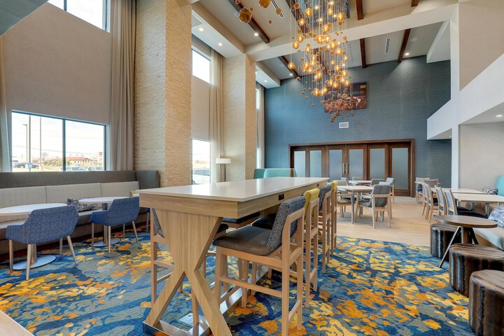 Entrance & Lobby