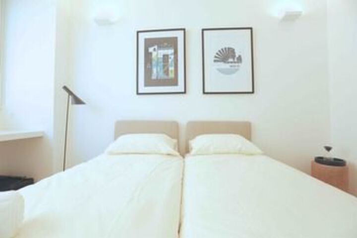 Room 4 of 17