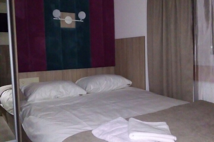 Room 5 of 37