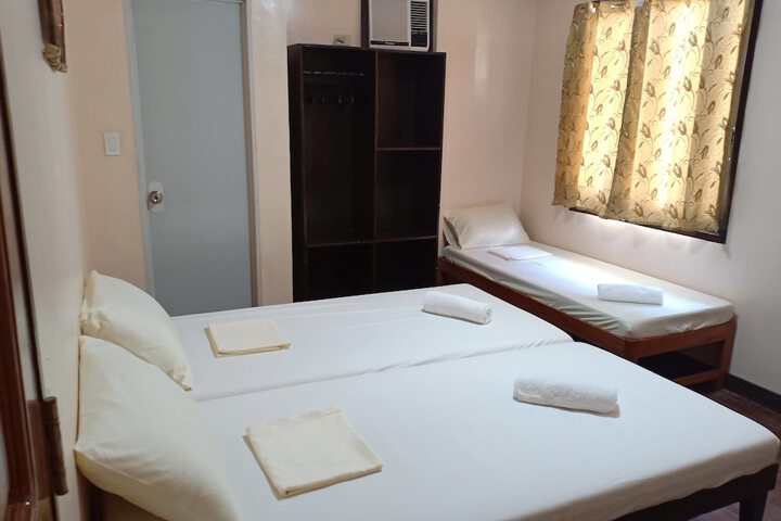 Room 4 of 5