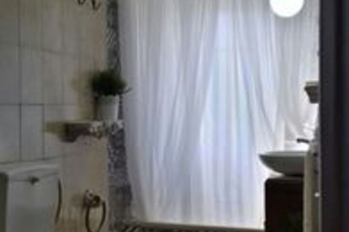 Room 16 of 62