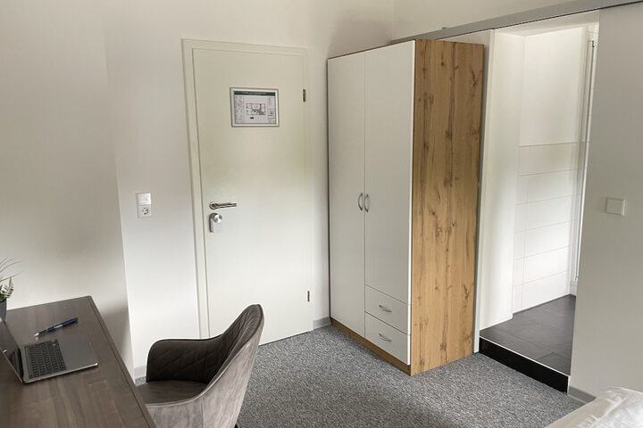 Room 11 of 36