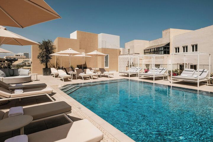 Pool 61 of 102