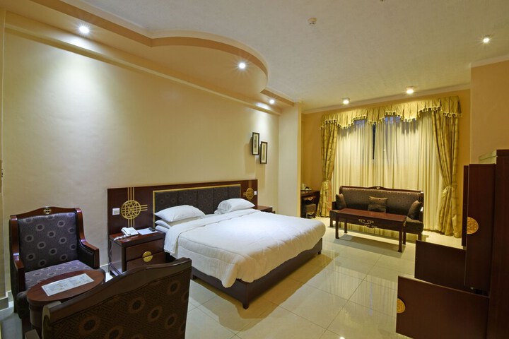 Room 30 of 53