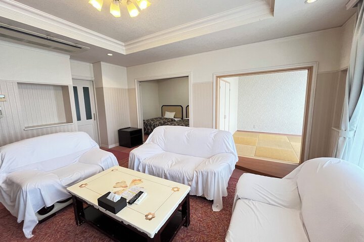 Room 33 of 59