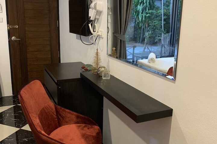 Room 14 of 33