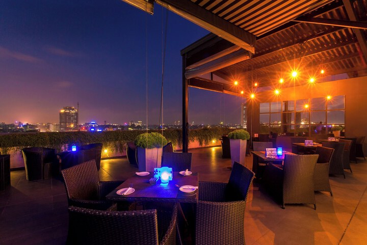 Lounge 58 of 86