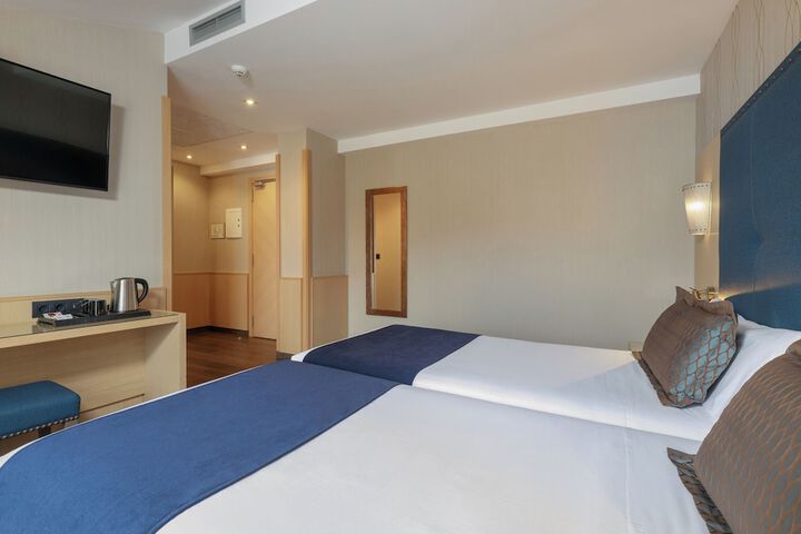 Room 27 of 114