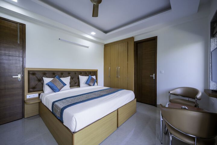 Room 11 of 29