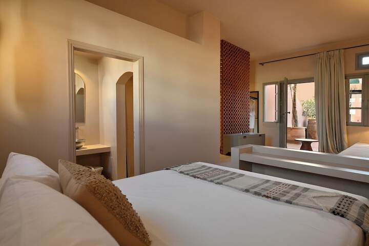 Room 8 of 282
