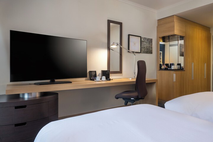 Room 27 of 152