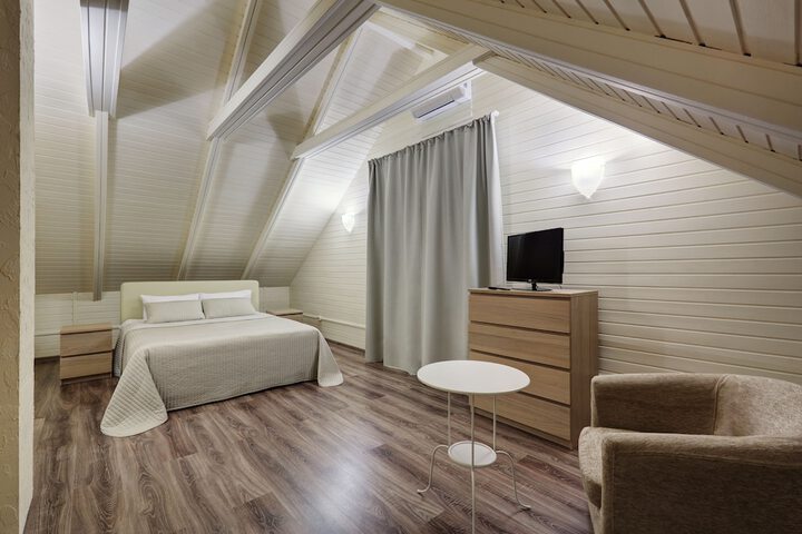 Room 9 of 79
