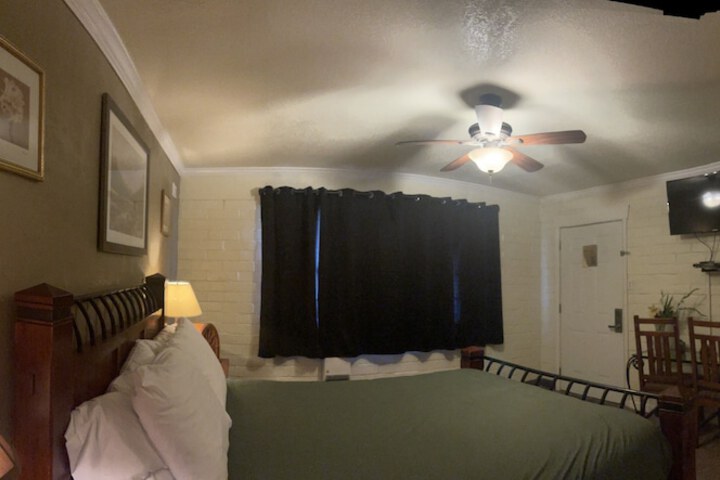 1 Queen Bed (44 of 47)