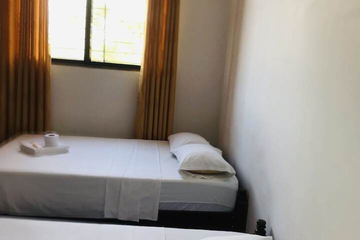 Room 4 of 18
