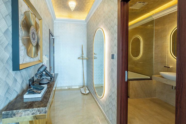 Room 5 of 285