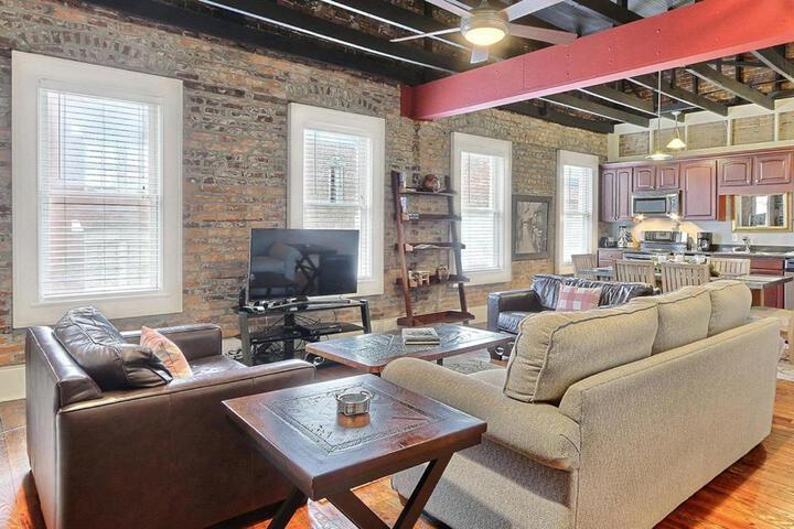 Exterior of Ellis Square Loft