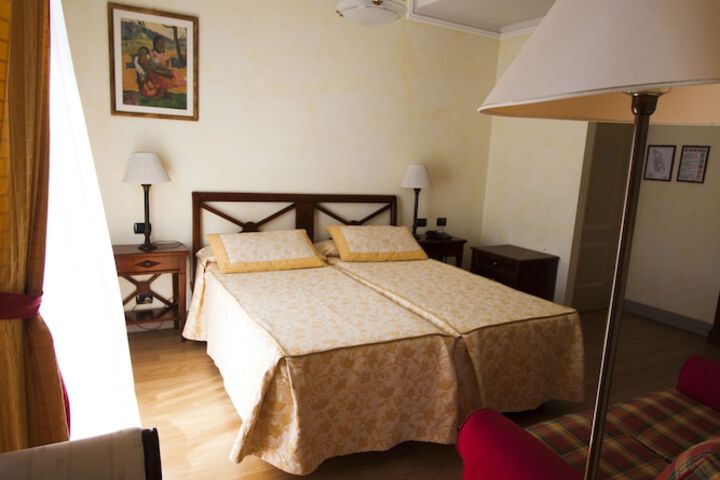 Room 10 of 113