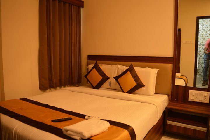 Room 7 of 8