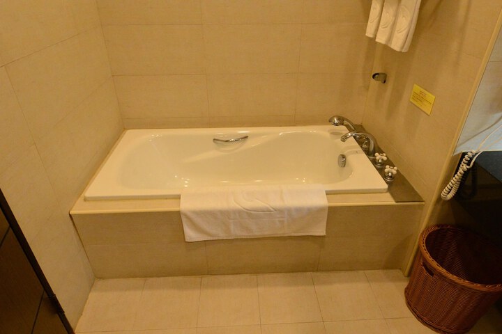 Room 53 of 99