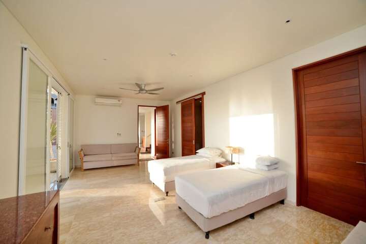 Room 17 of 108