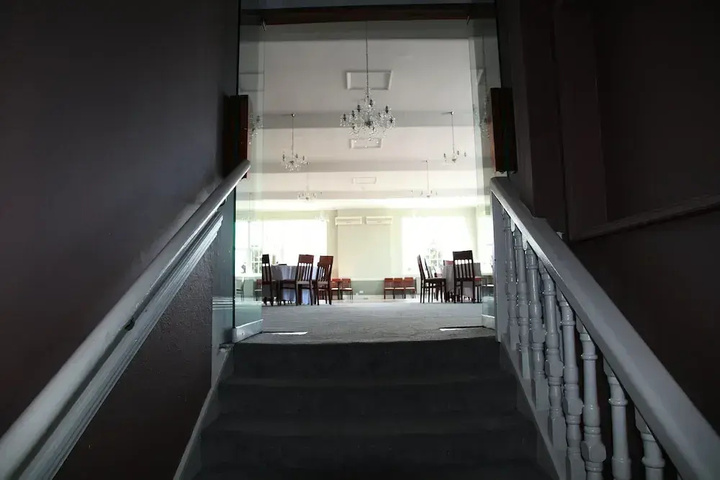 Room 6 of 12