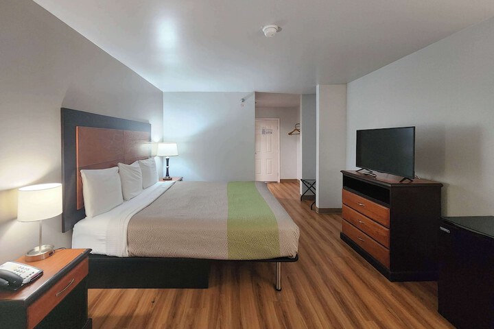 1 King Bed (15 of 15)