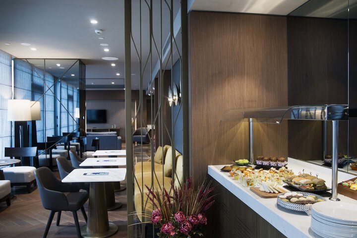 Lounge 192 of 202