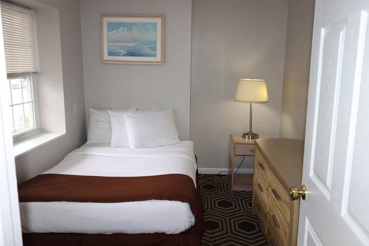 Room 11 of 83