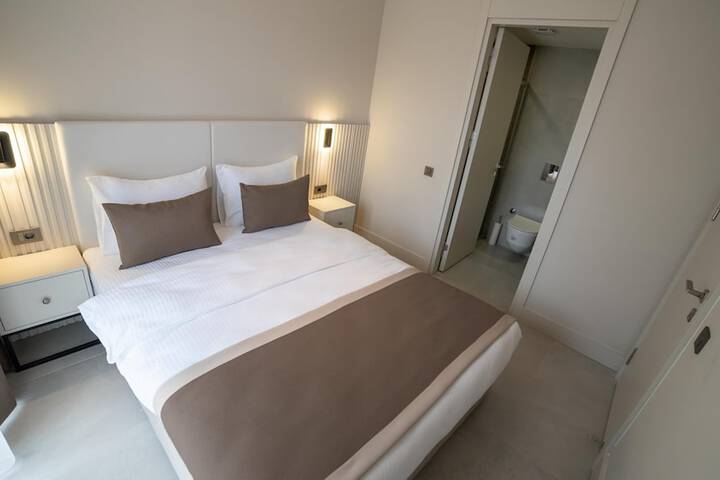 Room 9 of 43