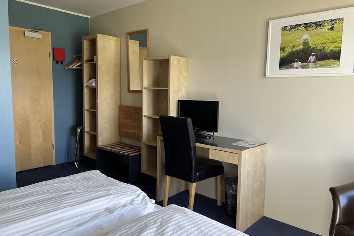 Room 10 of 68