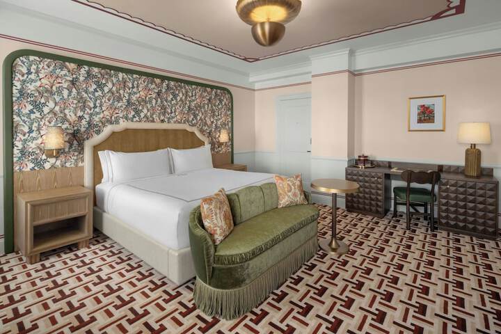 Room 22 of 81